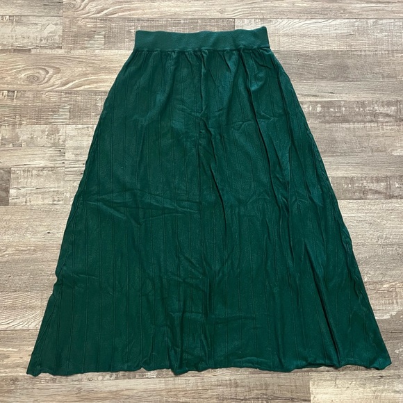 Green maxi skirt - Picture 4 of 4